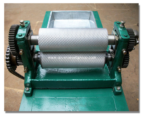 Durable electric beeswax foundation automatic machine